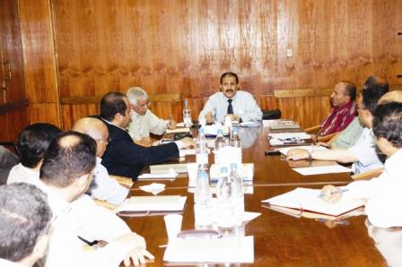 وزير النفط لدى لقائه قيادة شركة صافر أمس